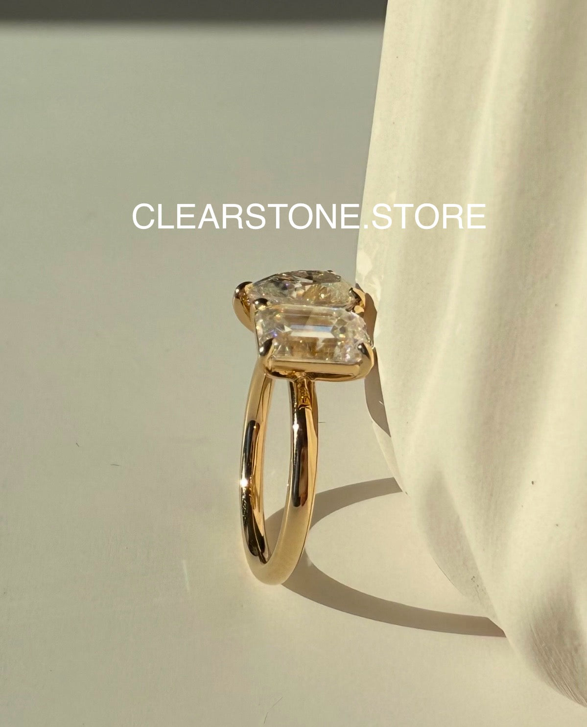 THE XIOMARA (EMERALD & PEAR, 4.25 Carat)